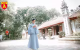 Thiếu nữ Hà Nội đẹp dịu dàng với áo dài cổ phục Việt Nam